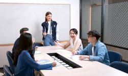 Cara Menemukan Kursus Bahasa Inggris yang Cocok dengan Gaya Belajarmu Bersama EF EFEKTA English for Adults