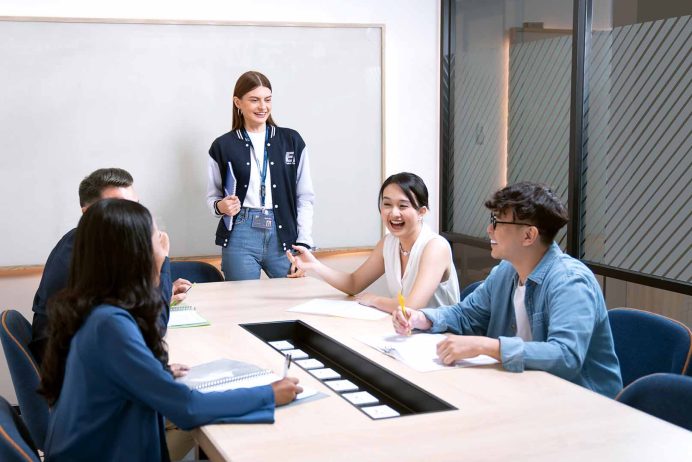 Cara Menemukan Kursus Bahasa Inggris yang Cocok dengan Gaya Belajarmu Bersama EF EFEKTA English for Adults