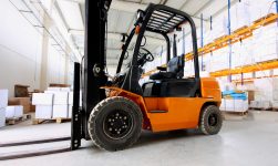 Menghitung ROI (Return on Investment) Pembelian Forklift: Berapa Lama Modal Anda Kembali? - SHN